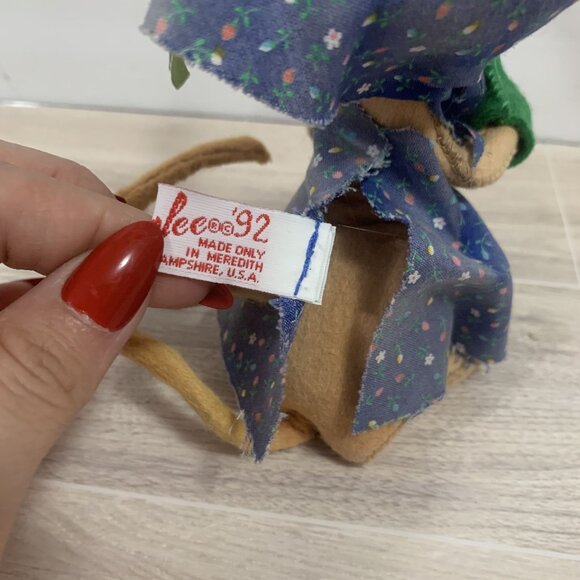 Vintage 1992 Annalee Mouse Plush Figure With Plant Imperfect - Picture 10 of 11